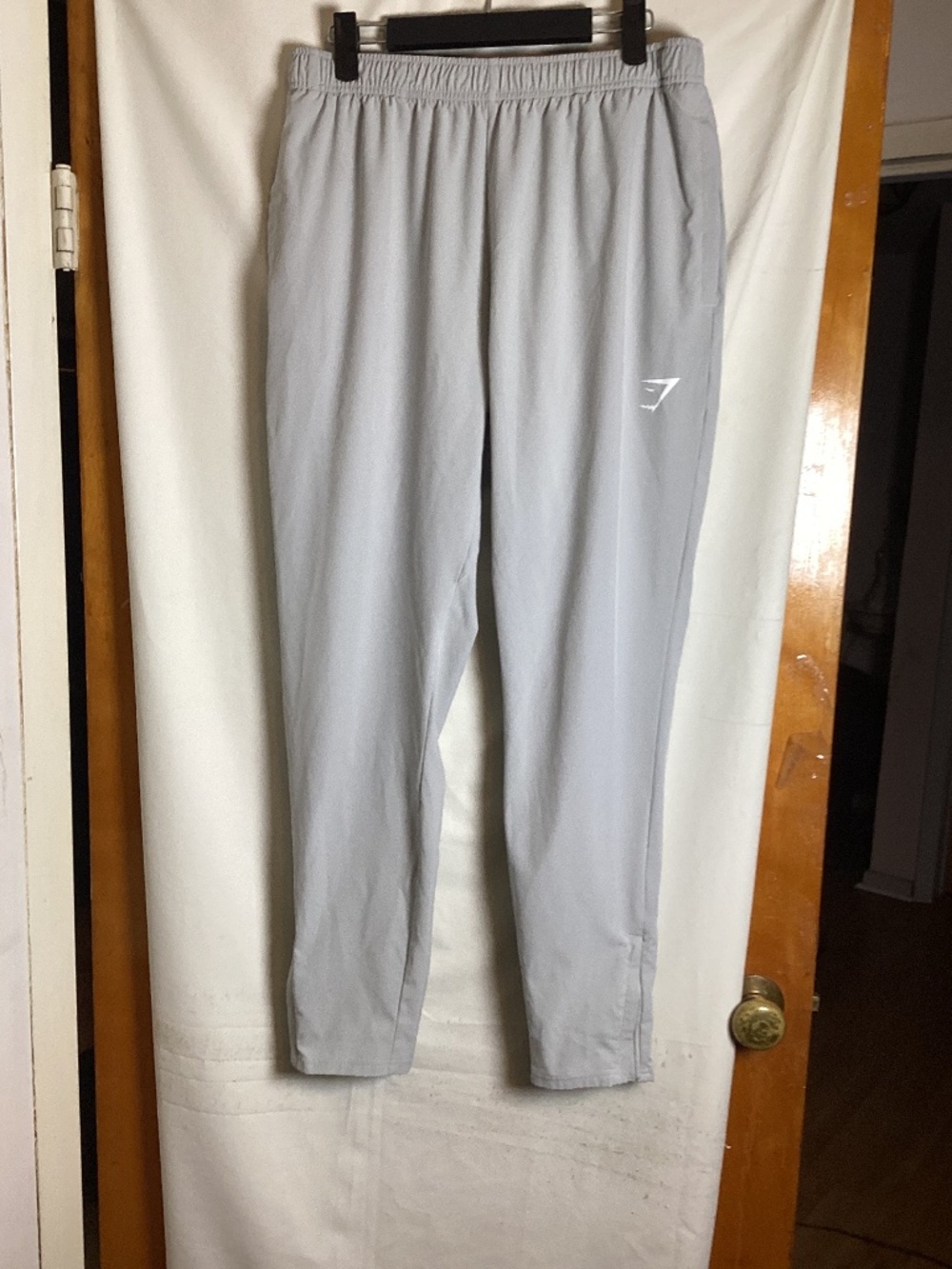 Gym Shark pull on sweatpants with ankle zip opening at the ankle SZ L